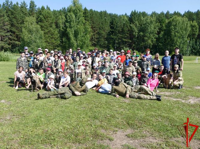 В Томской области акция «Каникулы с Росгвардией» прошла в детском оздоровительном лагере «Огонек» (видео)