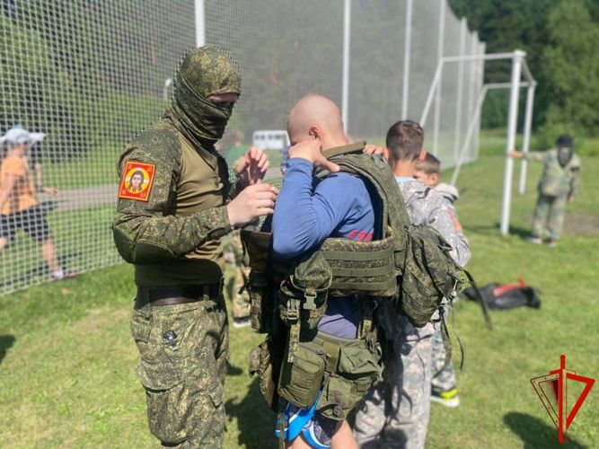 В Томской области акция «Каникулы с Росгвардией» прошла в детском оздоровительном лагере «Огонек» (видео)