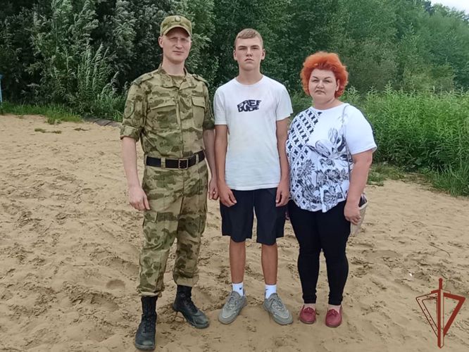 Росгвардеец спас утопающего подростка в Томской области (видео)