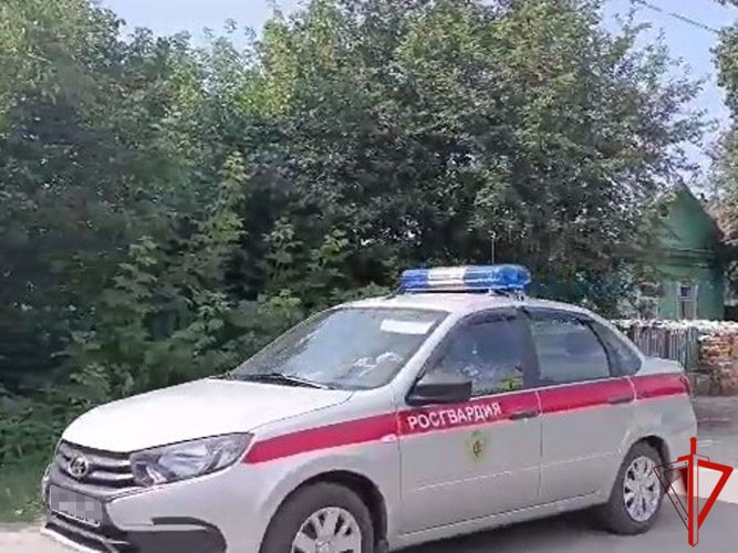 В Томске Росгвардия оказывает содействие в оповещении жителей города о необходимости запастись водой (видео)