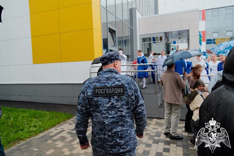 Росгвардейцы в Томской области обеспечили безопасность Дня знаний