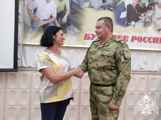 Медик Росгвардии провел мастер-класс по оказанию первой помощи для студентов из Томской области