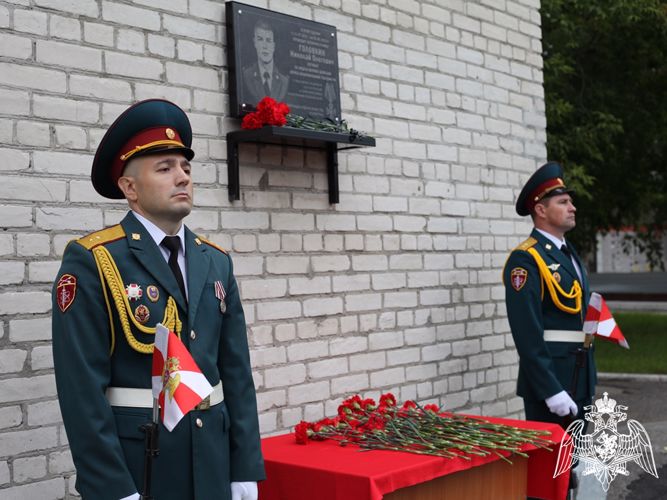 Память военнослужащего Росгвардии увековечили в Томской области (видео)
