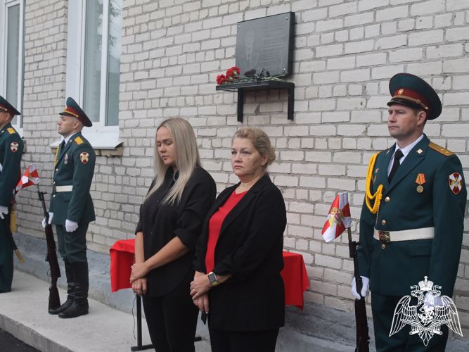 Память военнослужащего Росгвардии увековечили в Томской области
