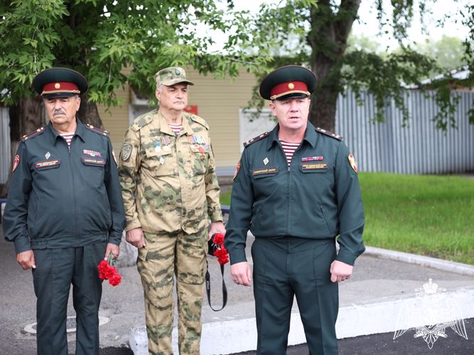 Память военнослужащего Росгвардии увековечили в Томской области (видео)