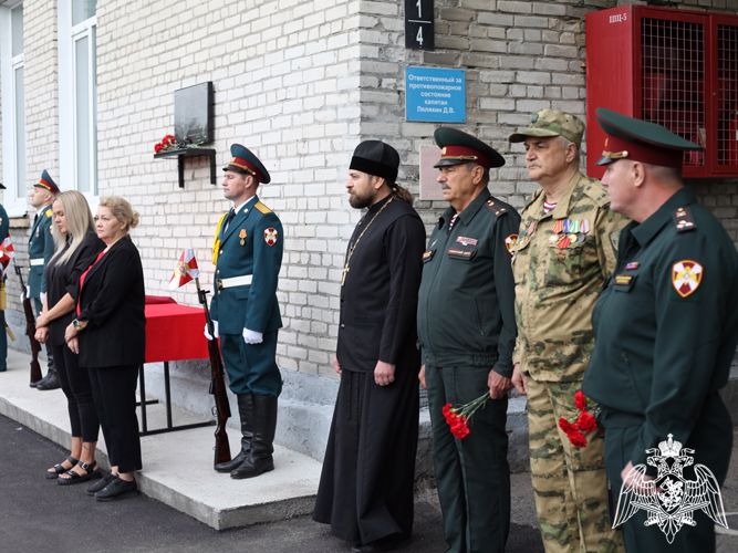 Память военнослужащего Росгвардии увековечили в Томской области (видео)