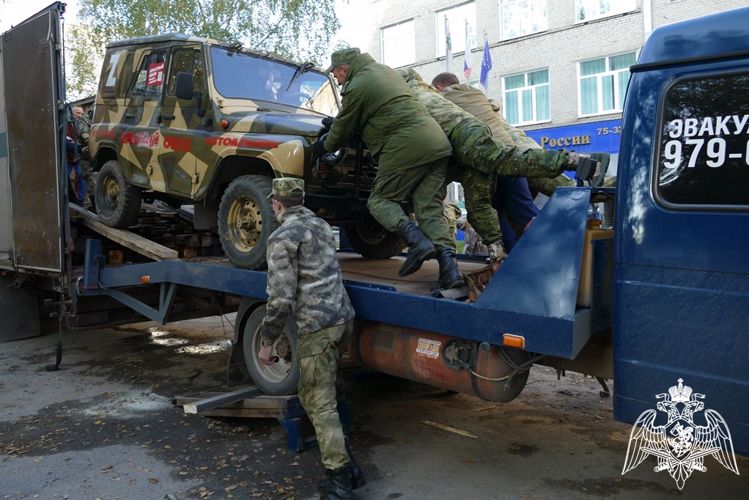 Помощь в погрузке гуманитарной помощи на Донбасс оказала Росгвардия в Томской области (видео)