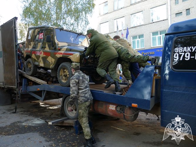 Помощь в погрузке гуманитарной помощи на Донбасс оказала Росгвардия в Томской области (видео)