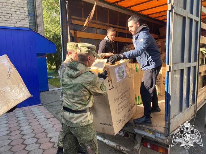 Помощь в погрузке гуманитарной помощи на Донбасс оказала Росгвардия в Томской области (видео)