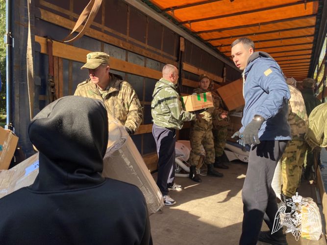 Помощь в погрузке гуманитарной помощи на Донбасс оказала Росгвардия в Томской области (видео)