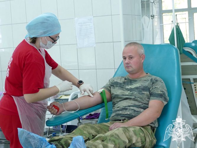 Росгвардейцы в Томске приняли участие в донорской акции «От сердца к сердцу» (видео)