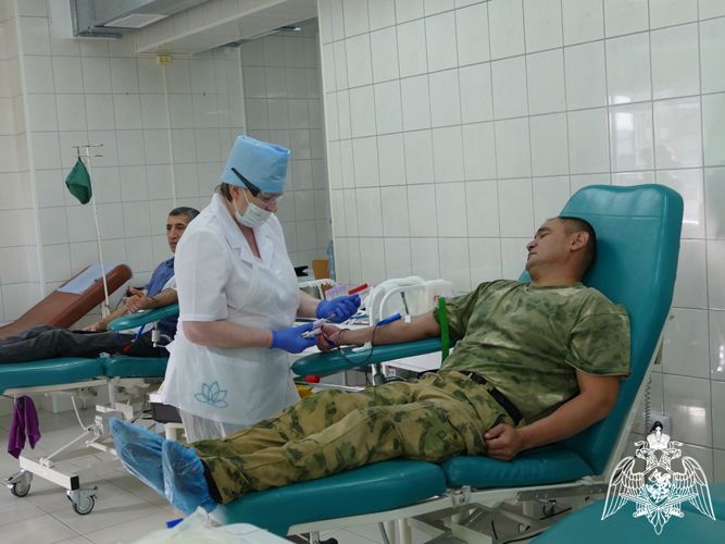Росгвардейцы в Томске приняли участие в донорской акции «От сердца к сердцу» (видео)