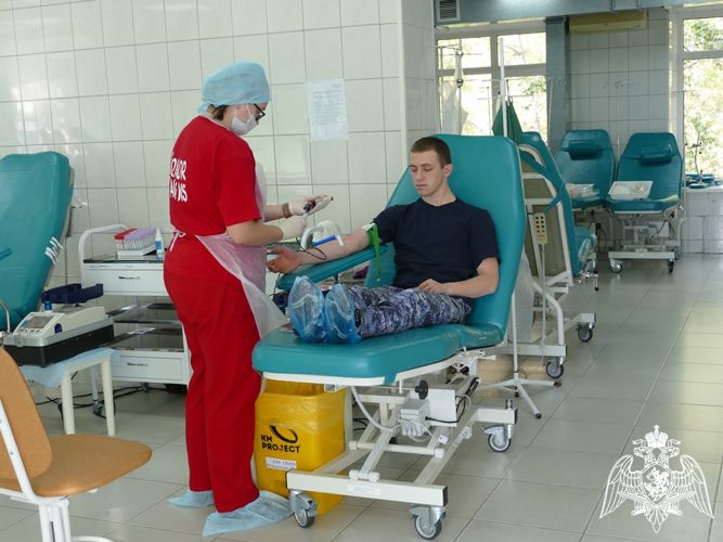 Росгвардейцы в Томске приняли участие в донорской акции «От сердца к сердцу» (видео)