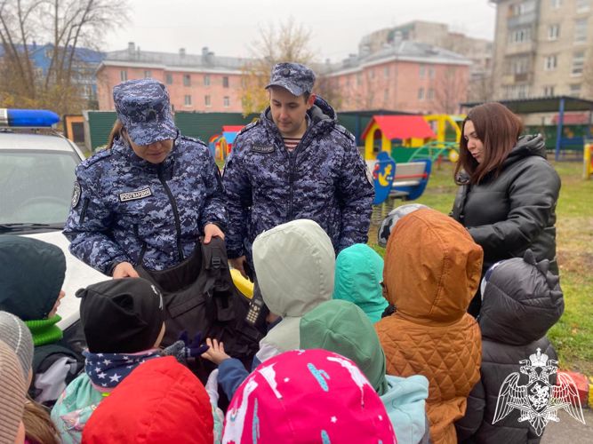 Росгвардейцы встретились с томскими дошколятами (видео)