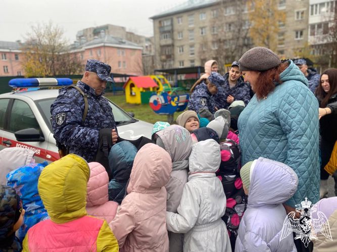 Росгвардейцы встретились с томскими дошколятами (видео)