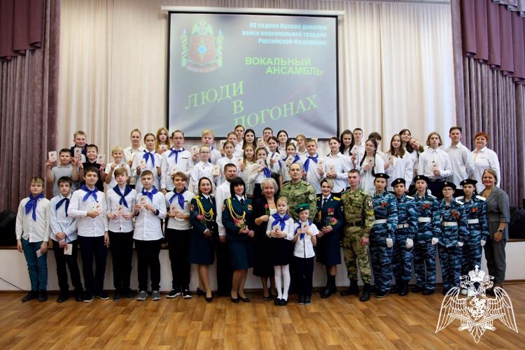 Военнослужащие Северского соединения Росгвардии стали почетными гостями церемонии посвящения школьников в Юнармию