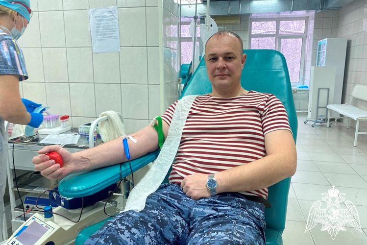 Росгвардейцы в Томске приняли участие в донорской акции «От сердца к сердцу» (видео)