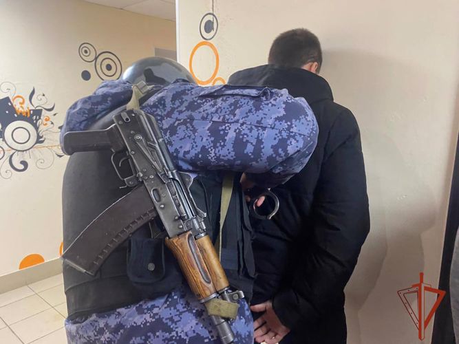 Росгвардейцы в Томске в рамках тренировки задержали буйных посетителей гостиницы (видео)