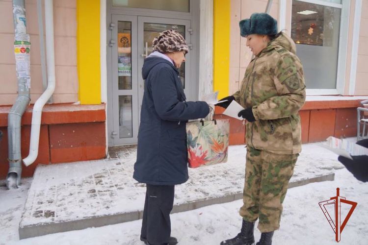 Росгвардейцы в Томской области рассказали, как не попасться на уловки мошенников (видео)