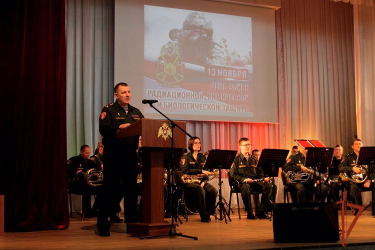 Военнослужащие роты РХБ защиты Росгвардии из Томской области отметили профессиональный праздник (видео)