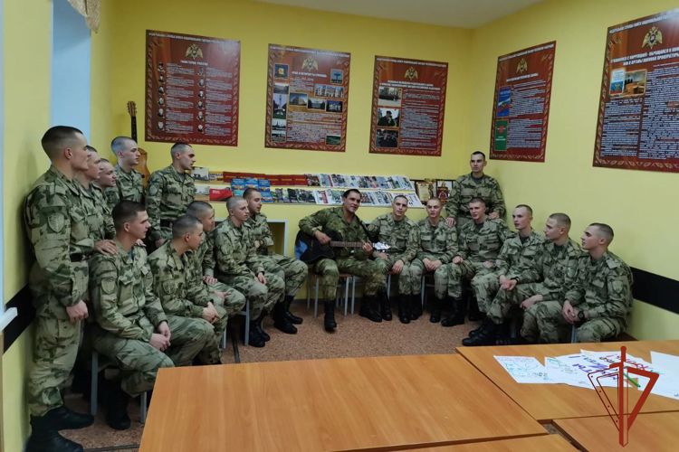 Военнослужащие Северского соединения Росгвардии поддержали всероссийскую ведомственную акцию «С любовью к маме» (видео)