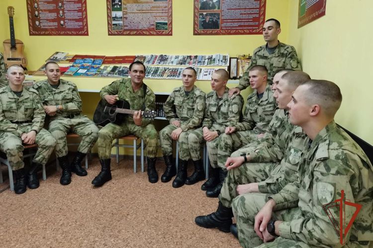 Военнослужащие Северского соединения Росгвардии поддержали всероссийскую ведомственную акцию «С любовью к маме» (видео)