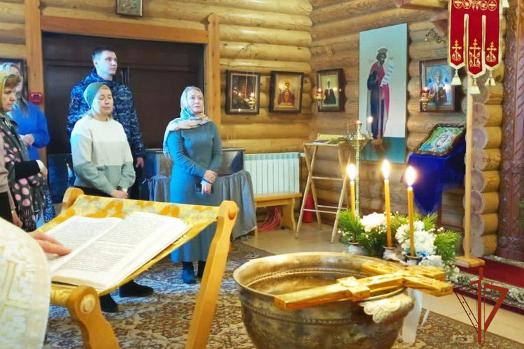 Росгвардейцы в Томске приняли участие в праздничном молебне в день Крещения Господня