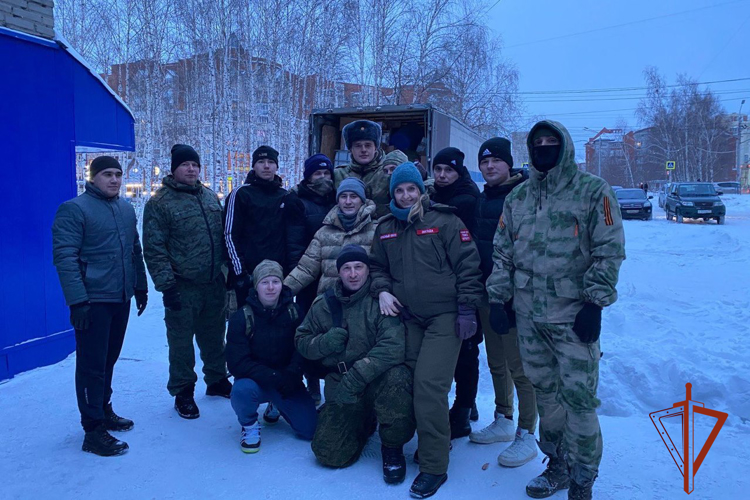 Росгвардия в Томске оказала помощь в погрузке гуманитарной помощи на Донбасс (видео)