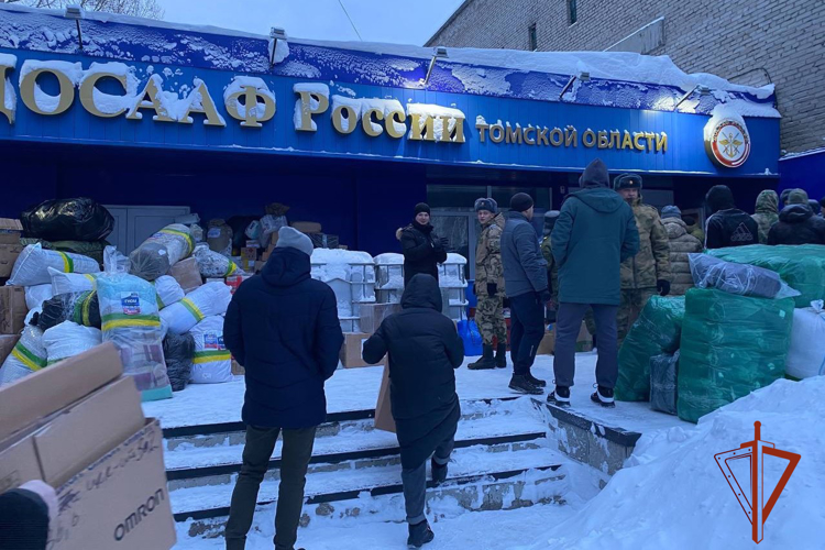 Росгвардия в Томске оказала помощь в погрузке гуманитарной помощи на Донбасс (видео)