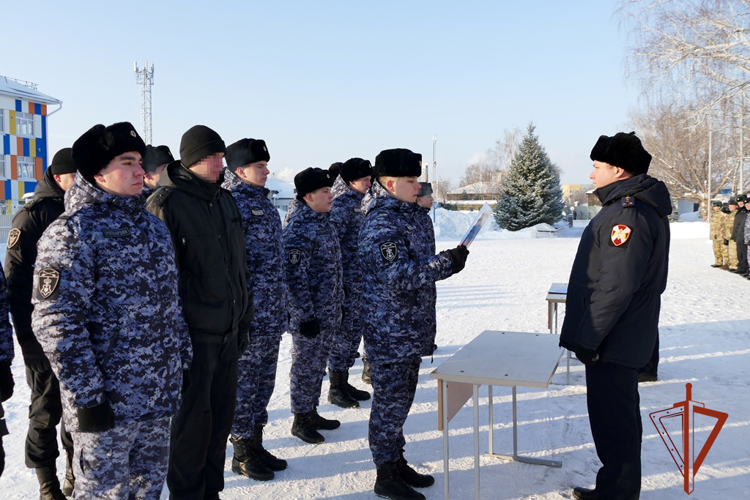 Сотрудники Росгвардии в Томске торжественно приняли присягу (видео)