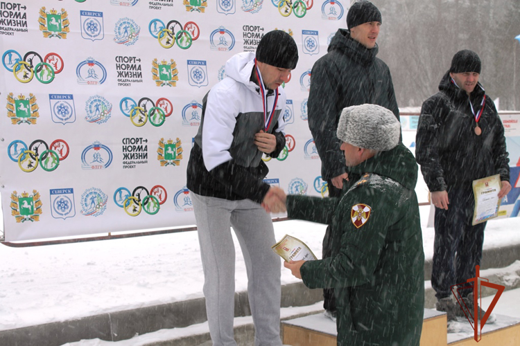 Победителями чемпионата Сибирского округа по зимнему офицерскому троеборью стали росгвардейцы из Томской области (видео)
