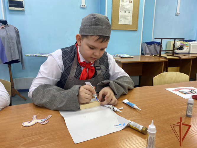 Томские школьники поздравили спецназ Росгвардии с Днем защитника Отечества (видео)