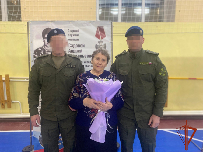 В Томске состоялся открытый турнир по гиревому спорту среди юниоров, посвященный памяти погибшего сотрудника СОБР Андрея Садового (видео)