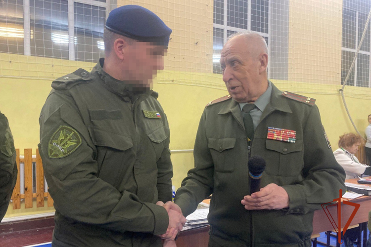 В Томске состоялся открытый турнир по гиревому спорту среди юниоров, посвященный памяти погибшего сотрудника СОБР Андрея Садового (видео)