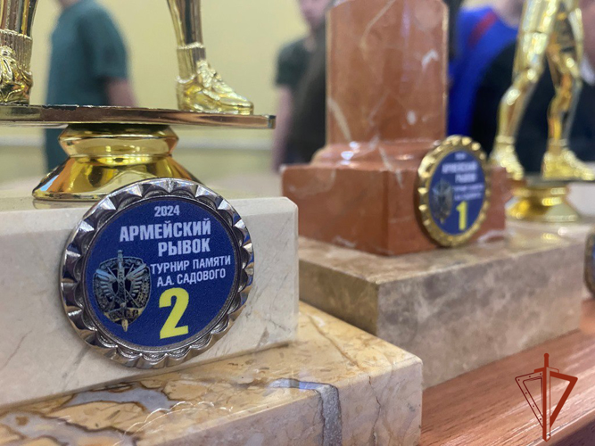 В Томске состоялся открытый турнир по гиревому спорту среди юниоров, посвященный памяти погибшего сотрудника СОБР Андрея Садового (видео)