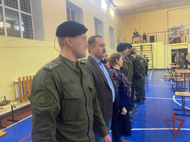 В Томске состоялся открытый турнир по гиревому спорту среди юниоров, посвященный памяти погибшего сотрудника СОБР Андрея Садового (видео)