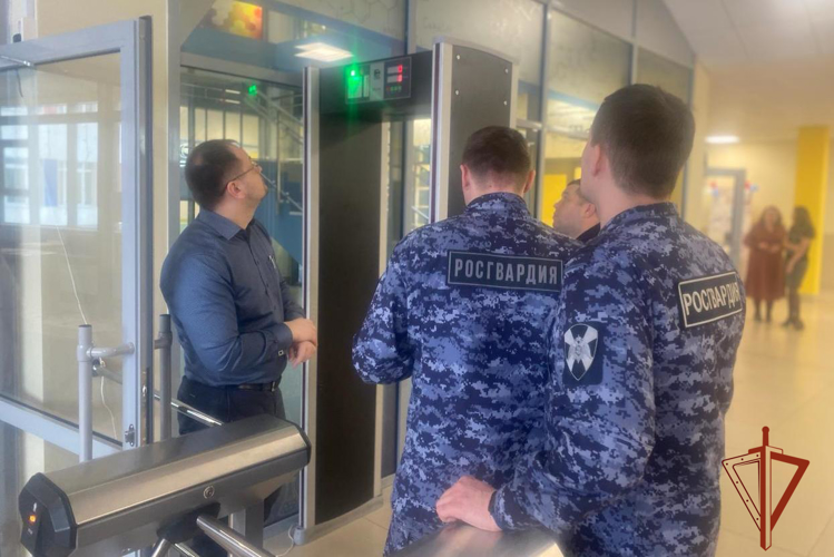 Росгвардия провела тренировку на избирательном участке в Томской области 