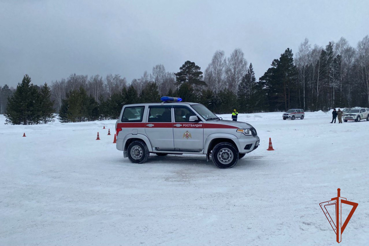 Приемы экстремального вождения отработали Томские росгвардейцы 