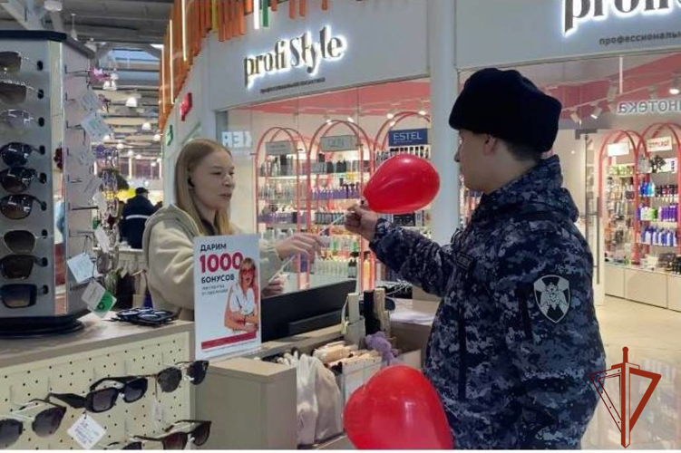 «Весенние комплименты от Росгвардии» подарили жительницам Томска (видео)