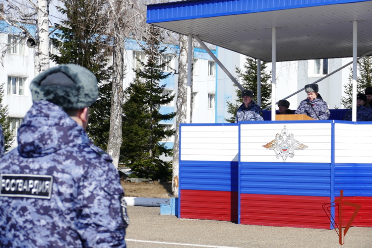 Молодые сотрудники Росгвардии в Томске торжественно присягнули на верность Отечеству