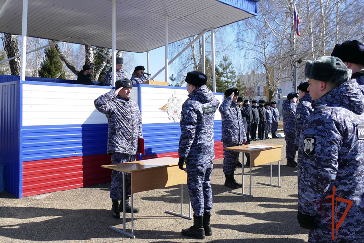 Молодые сотрудники Росгвардии в Томске торжественно присягнули на верность Отечеству