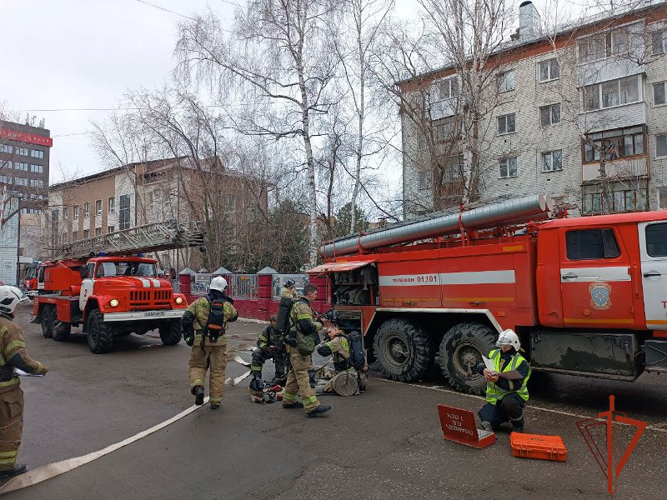 Совместные противопожарные учения Росгвардии и МЧС прошли в Томске (видео)