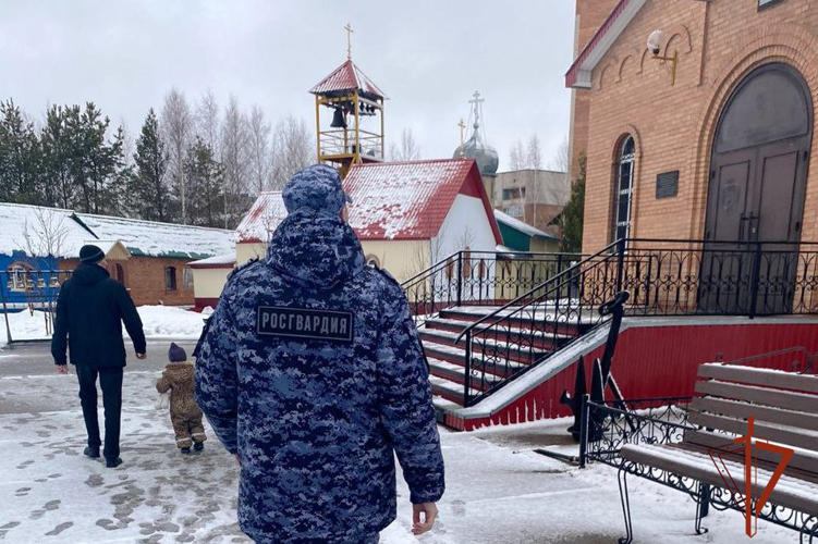 Безопасность пасхальных мероприятий обеспечили сотрудники Росгвардии в Томской области