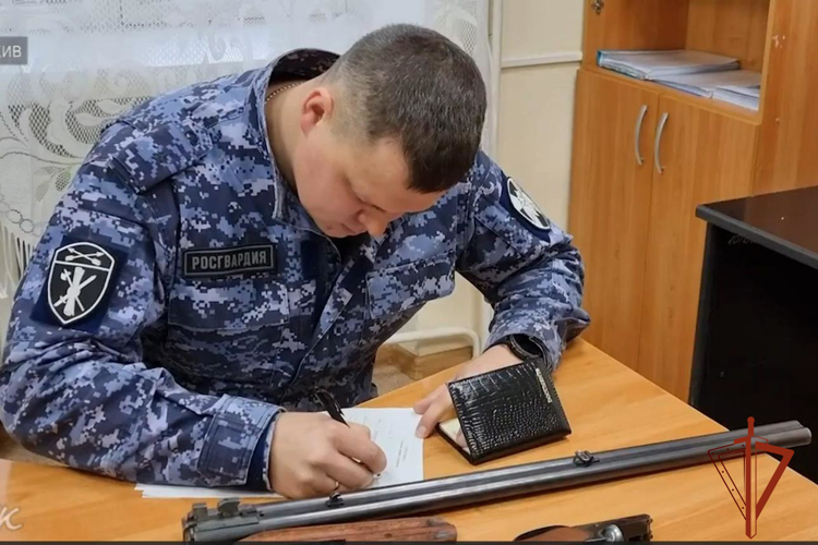 Росгвардия в Томской области подвела промежуточные итоги в сфере оборота оружия. С начала 2024 года жители региона добровольно сдали оружие на общую сумму более 300 тысяч рублей