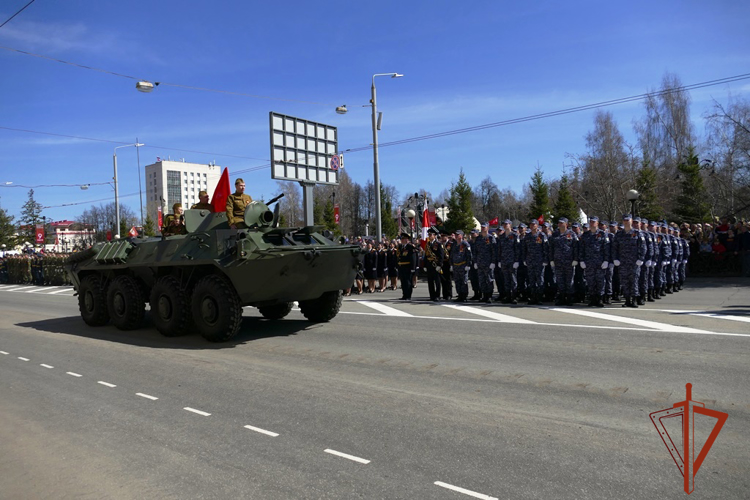 Росгвардия приняла участие в параде Победы в Томске