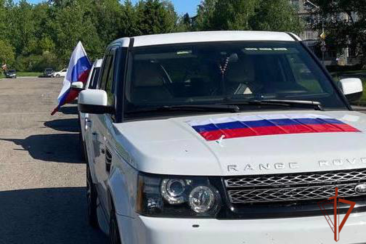 Автопробег в честь Дня России провели росгвардейцы в Томской области