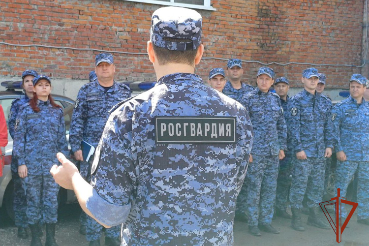 Сотрудники Росгвардии и МЧС в Томске отработали совместные действия на случай возникновения пожара