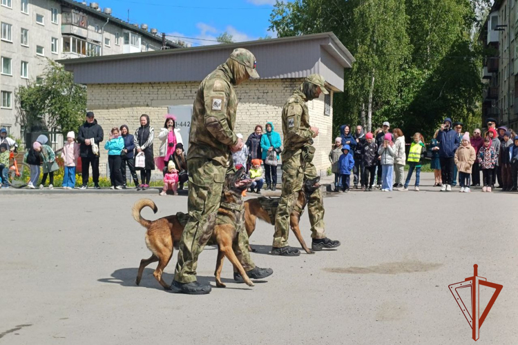 Праздник подшефному детскому дому подарила Росгвардия в Томске 