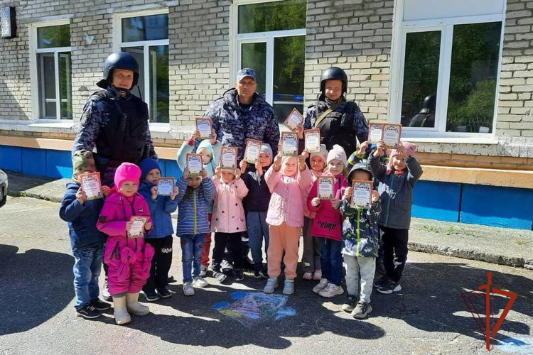 Томские росгвардейцы побывали в гостях у дошколят