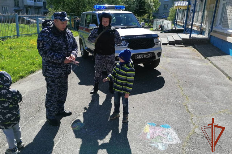 Томские росгвардейцы побывали в гостях у дошколят